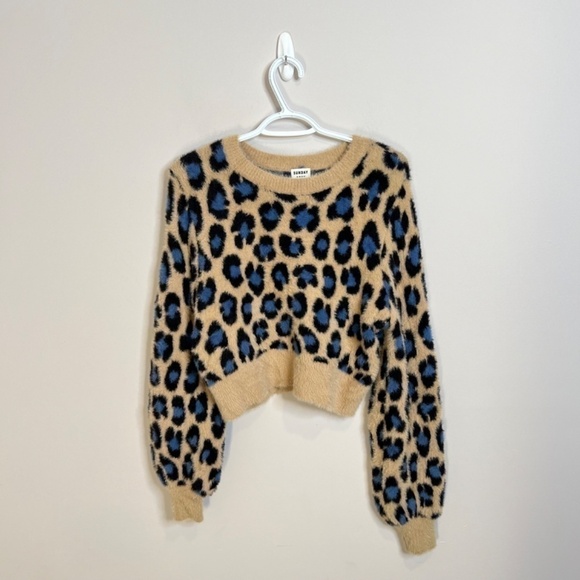 ❄️ Aritzia Sunday Best Kitten Sweater - Picture 2 of 7